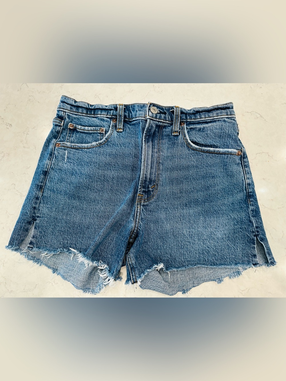 Women’s Size 28 (6) Abercrombie & Fitch High-Rise Denim Mom Shorts - 4in inseam